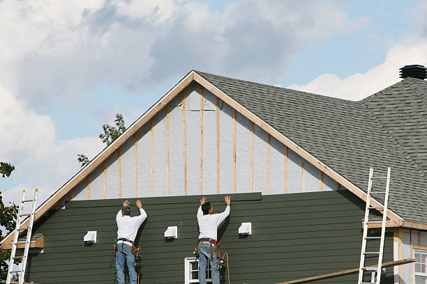 Professional Siding Installation technician working in Warren, IN